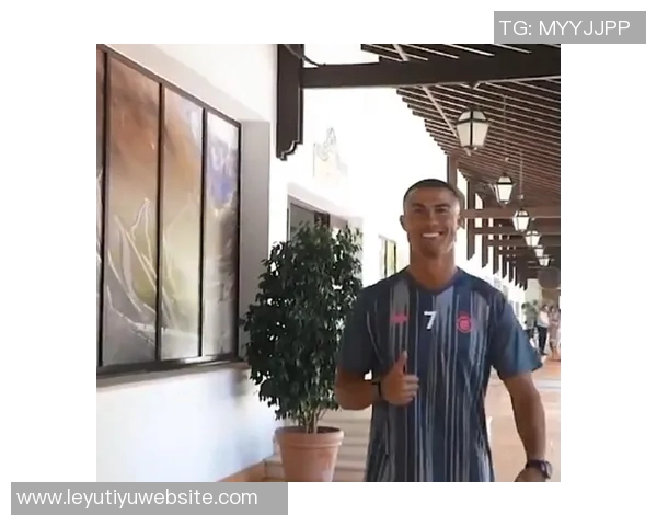 C罗回归利雅得胜利训练场备战新赛季展现斗志与激情