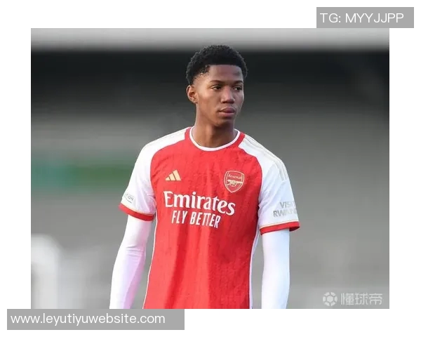 奥比马丁随曼联一线队训练舍什科受伤或为他创造机会